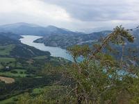 Saint Vincent les Forts (Ht Alpes)  Vue sur le lac de Serre Ponçon depuis le rocher de Guerre